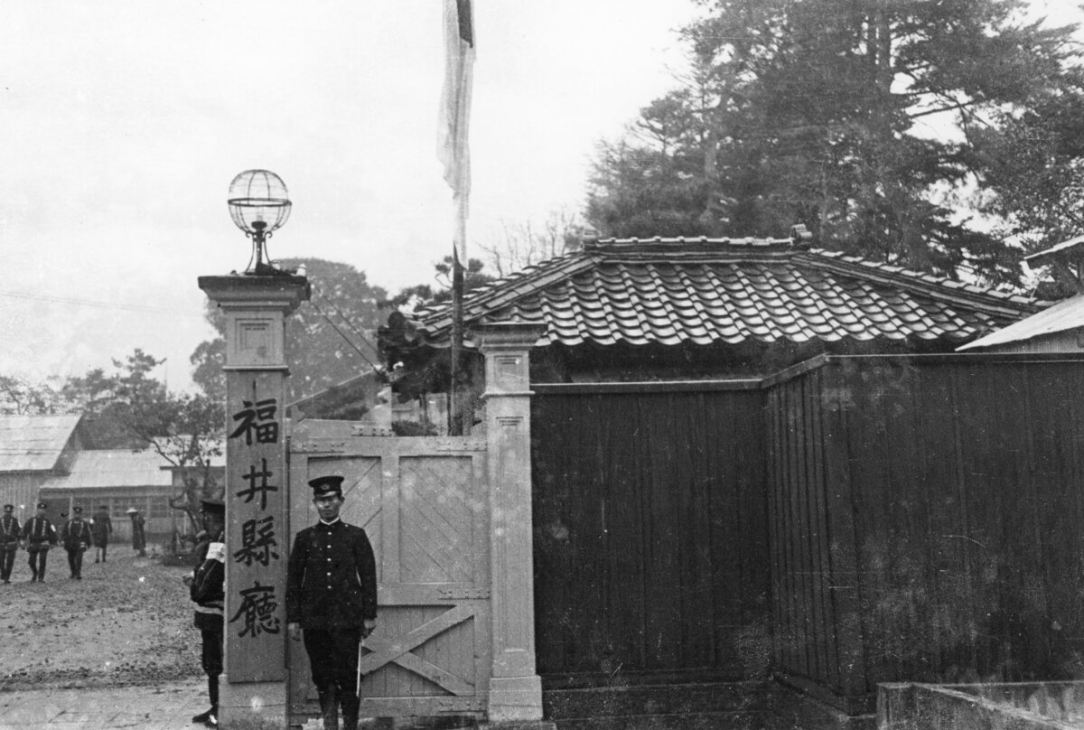 Amazon.co.jp: 昭和八年陸軍特別大演習記念写真帖/三方金/和装本
