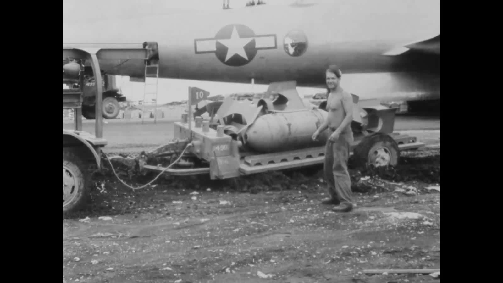 東京大空襲 B-29東京大空襲】映像と解説 / アメリカ軍B-29による日本本土へ